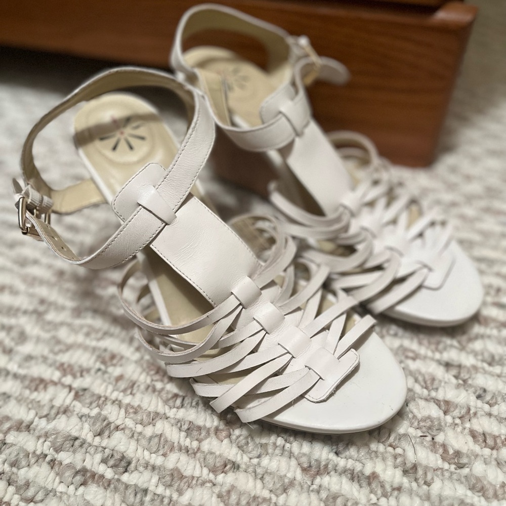 🎆 4 For $25 🎆 Isaac Mizrahi White Wedges